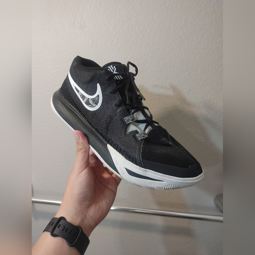 Nike Kyrie Irving Flytrap 6 Black and White Sneakers